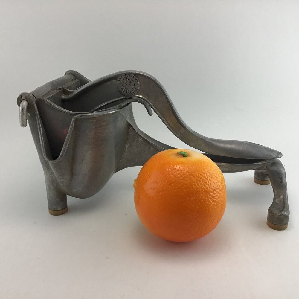 Wear-Ever Aluminum Hand Juicer Juice Press With Strainer Patent 1936 Canada